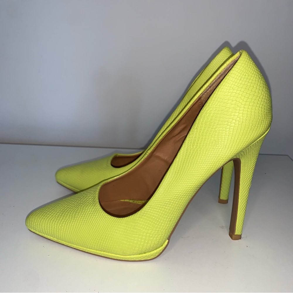 Quipid Neon Green/ Yellow Heels Women’s Size 9